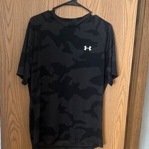 Under Armour Men's Black and Gray Camo Tee